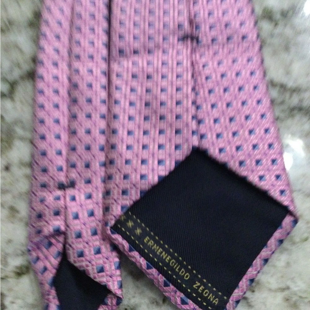 Ermenegildo Zegna Pink Silk Geometric Dot Tie